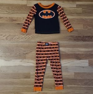 *Sold*🌸Glow in the dark Batman pajamas 🌸